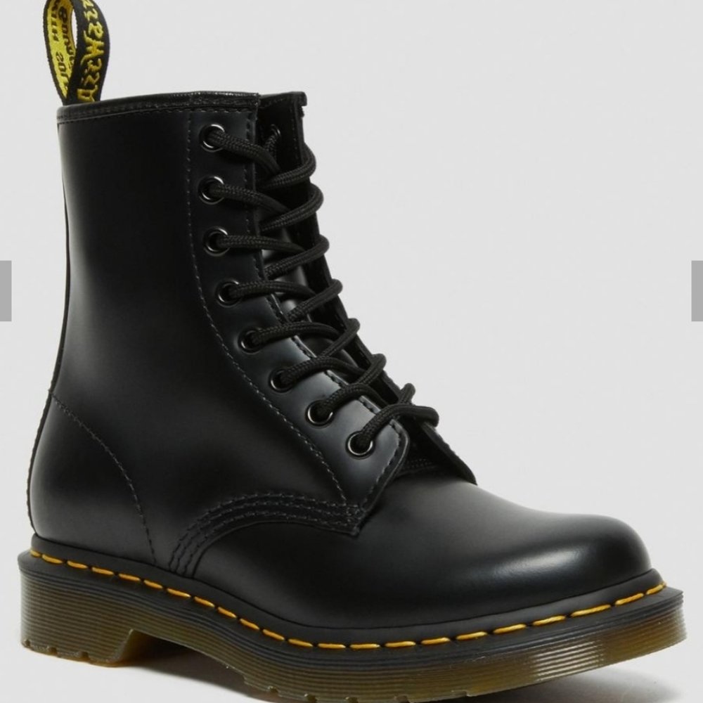 Dr. Martens 1460 WOMEN'S SMOOTH LEATHER LACE UP BOOTS